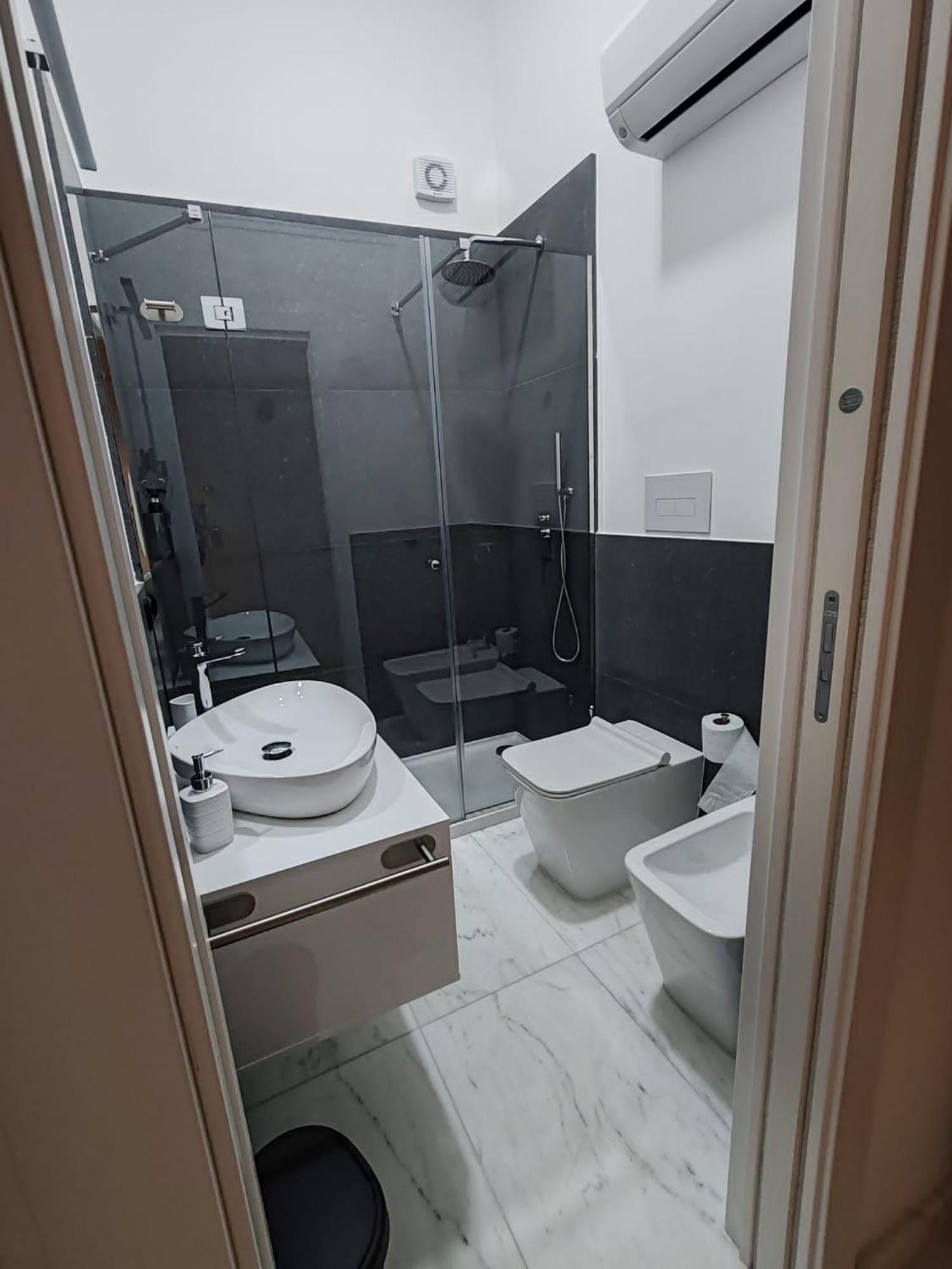 Lily Apartments Палермо Экстерьер фото