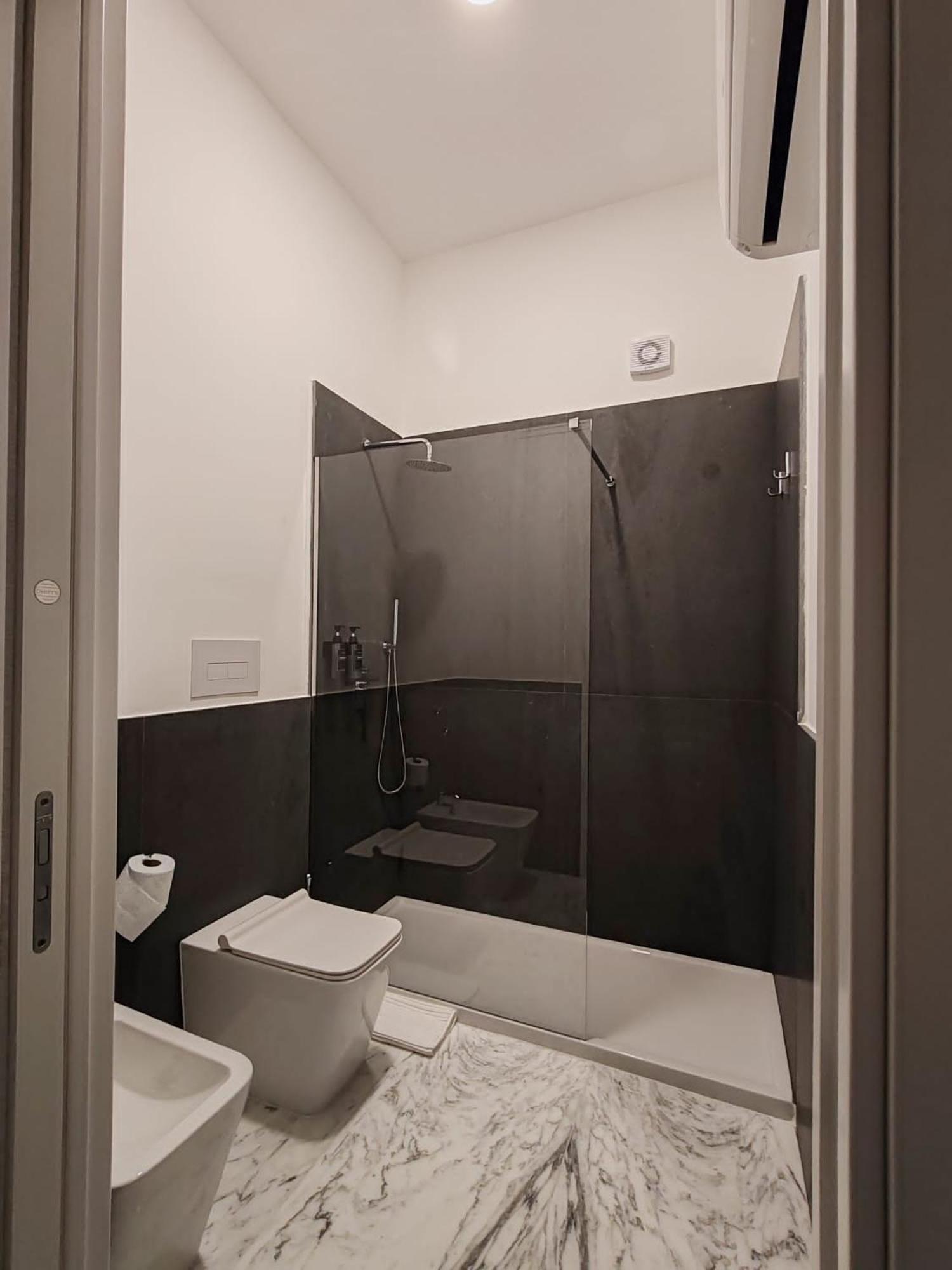 Lily Apartments Палермо Экстерьер фото