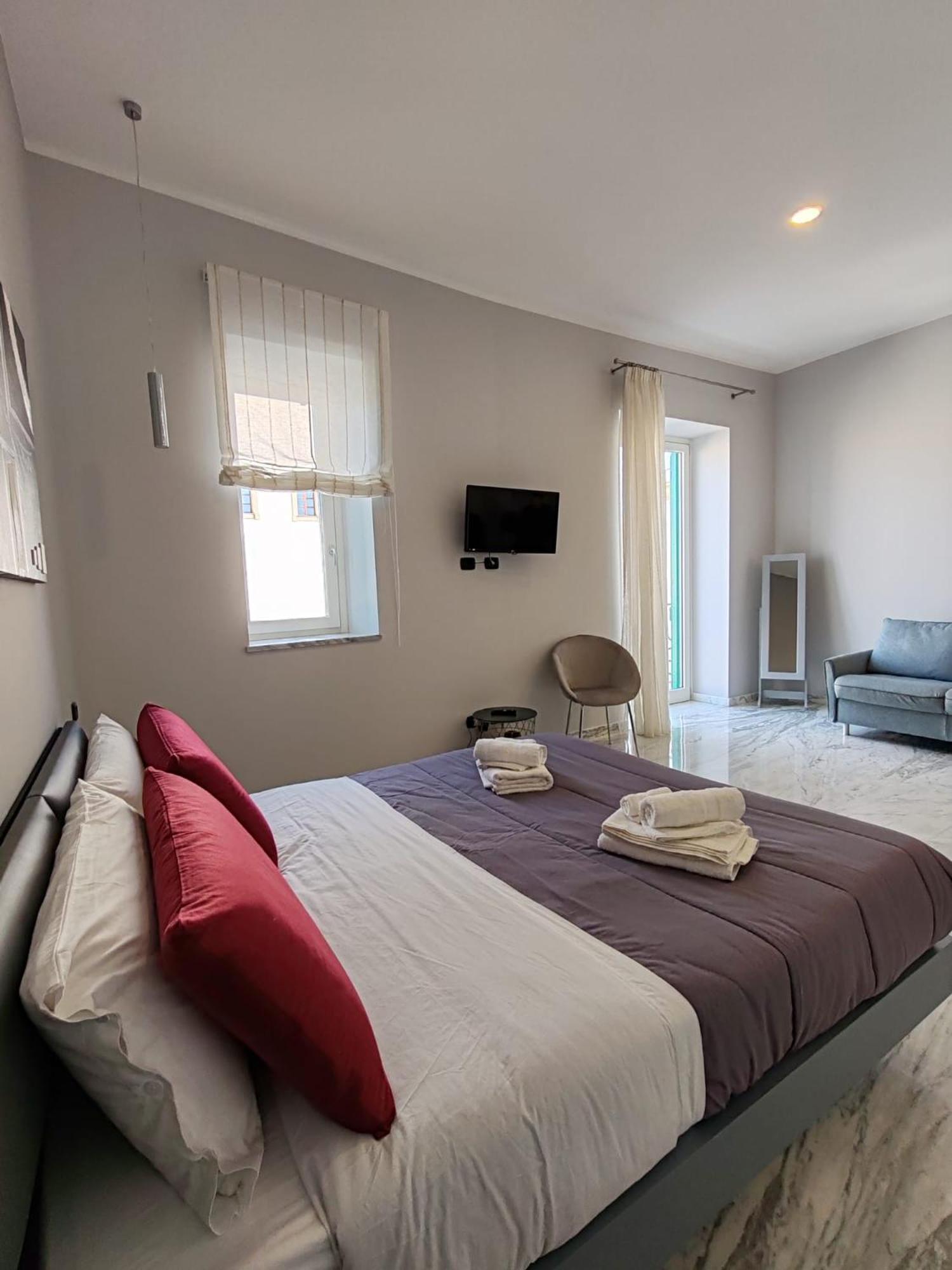 Lily Apartments Палермо Экстерьер фото