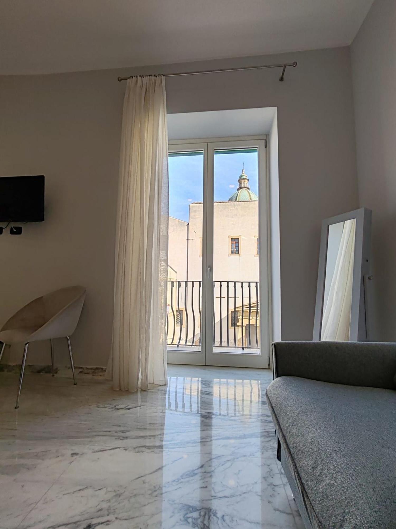 Lily Apartments Палермо Экстерьер фото